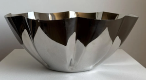 Elegante tazón de metal para dulces para su encimera o mostrador de cocina, crea un ambiente elegante e impecable sin desorden. - Product Image 2