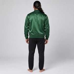 Chaqueta de satén premium para hombre, hecha con tela de satén de calidad, tacto suave, ajuste cómodo, apariencia elegante y construcción duradera. - Product Image 4