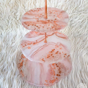 Support à gâteau moderne en résine de qualité supérieure pour la maison et les fêtes – Vaisselle et décorations de table élégantes - Product Image 2