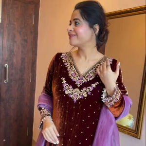 Ensemble complet brodé de sequins et perles en velours avec pantalon en velours et micro-sous-vêtements entièrement cousus, tailles M, L, XL et XXL pour femmes - Product Image 1