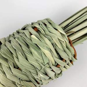 ของเล่นหญ้าข้าวโพดทำมือสำหรับสัตว์เลี้ยงขนาดเล็ก อุปกรณ์เสริมสำหรับเคี้ยวเพื่อสุขภาพฟัน ของเล่นสำหรับสัตว์เลี้ยงขนาดเล็กเพื่อความสนุกสนานประจำวัน - Product Image 4