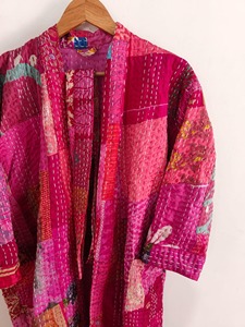 Robe kimono en patchwork de soie Kantha faite à la main, veste indienne matelassée, longue veste pour femmes - Product Image 2
