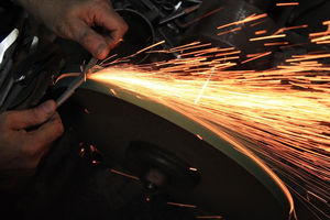 Tijeras de Peluquería Profesionales de Ultra Precisión para Diestros, Acero Inoxidable VG10, Afiladas, 32 Dientes, Ligeras, Mango Mediano - Product Image 6