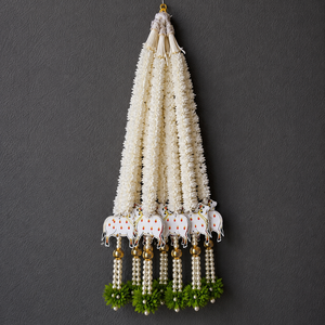 Guirnalda Decorativa Blanca con Diseño de Vaca Gopala, Flores de Mogra y Borlas de Perlas para Janmashtami, Pooja, Decoración de Puerta de Mandir, Venta al por Mayor - Product Image 5