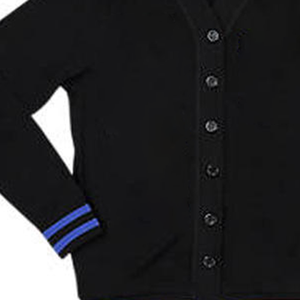Cardigan en tricot patchwork style universitaire Zeta pour femme, hiver, dentelle brodée, tenue universitaire pour sororités et fraternités - Product Image 3