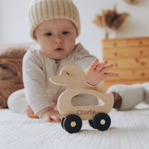 Jouet en bois à tirer en forme de canard le plus vendu avec nom personnalisé Leo gravé, jouet en bois pour enfants - Product Image 5