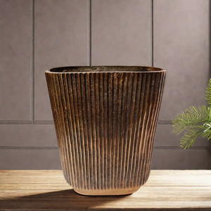 Design industriel Vase à fleurs en métal durable et élégant Vase de sol pour la décoration intérieure et les occasions de baptême - Product Image 2