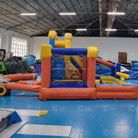Structure gonflable combinée avec toboggan aquatique et piscine, château gonflable pour les fêtes d'enfants dans le jardin