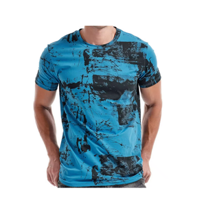 Camiseta contemporánea de poliéster y algodón para hombre que ofrece una sensación de tela suave y un estilo de ropa informal atractivo. - Product Image 2