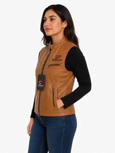 Chaleco de cuero elegante para mujer con forro suave, costuras resistentes, bolsillos prácticos y un ajuste atemporal para montar a caballo, viajar y uso casual. - Product Image 4