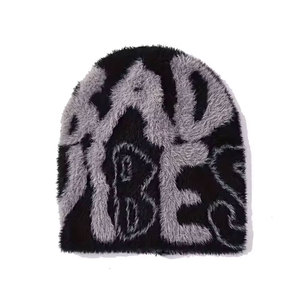 Gorro de Piel Sintética de Calidad Estable al por Mayor, con Patrón de Letras y Estampado Flocado, Gorro de Invierno Cálido y Afelpado para Adultos, Estilo Casual, 56-58CM - Product Image 1