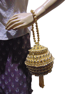 Sac de soirée à rabat en maille métallique en laiton avec porte-monnaie en pierre et bandoulière métallique, capacité compacte - Lowellcraft.com - Product Image 2