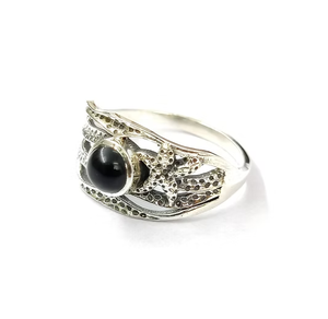 Anillo de Plata de Ley 925 Hecho a Mano con Ónix Negro de 4.8 Gramos, Diseño de Estrella de Mar Texturizada y Banda Oceánica Multifilamento - Product Image 2