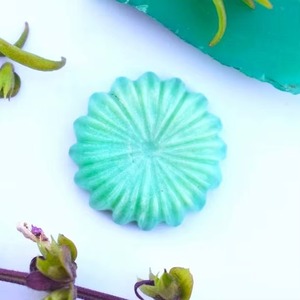 Pendentif en pierre naturelle d'amazonite bleue sculptée en forme de fleur, idéal pour la fabrication de bijoux, prix de gros indien, fournitures en vrac - Product Image 3