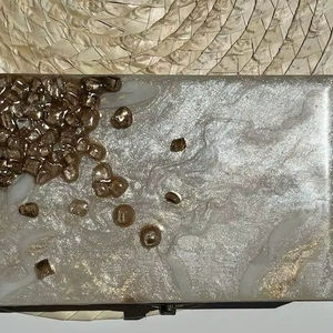 Boîte à bijoux moderne de luxe en cristal, marbre et résine pour salon, type sur pied, 40x40x25cm - Product Image 1