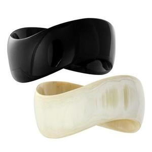 Pulseras de Resina Epoxi Coloridas de Calidad de Exportación para Accesorios de Moda, Diseños Únicos con Elementos Naturales Disponibles para la Venta - Product Image 4