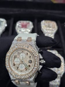 Montre personnalisée de style moderne avec lunette sertie de diamants, boîtier en métal, look luxueux haut de gamme pour homme, montre avec diamants cultivés en laboratoire - Product Image 2