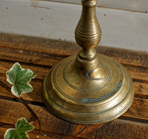 Chandelier antique français en bronze et laiton de la fin du XIXe siècle, support de bougie vintage, bougeoir décoratif européen pour table - Product Image 2