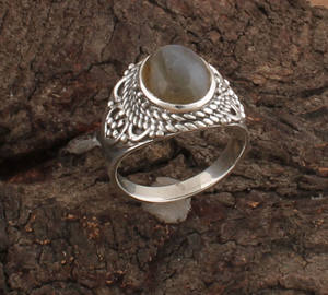 แหวนเงินแท้ประดับลาบราดอไรต์ทรงรี ดีไซน์หรูหรา ระยิบระยับ เหมาะเป็นของขวัญวันครบรอบ ของขวัญงานเลี้ยง รับทำโลโก้ตามสั่ง - Product Image 2