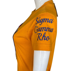 เสื้อยืด Sigma Gamma Rho Shield Chenille สำหรับผู้หญิง ปักลายตราสัญลักษณ์สีทอง ผ้าคอตตอนผสม แขนสั้น สวมใส่สบาย ทรงสวยทันสมัย - Product Image 2