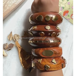 Brazaletes de madera de grano en capas hechos a mano | Pulsera de tamaño estándar con acabado para mujer Aspecto natural Boho Ropa étnica y propósito de regalo - Product Image 4