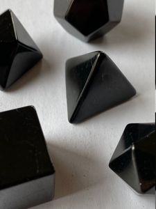 Ensemble de géométrie en obsidienne noire vente en gros cristal de guérison naturelle ensembles de géométrie effrayée en obsidienne noire à vendre - Product Image 3