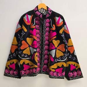 Veste en coton Suzani indienne faite à la main, veste courte brodée à la main, manteau unisexe, veste courte Suzani faite à la main - Product Image 4