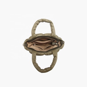 Sac fourre-tout rembourré portable en polyester doux et moelleux, best-seller, pour femmes, automne, hiver, printemps - Product Image 3