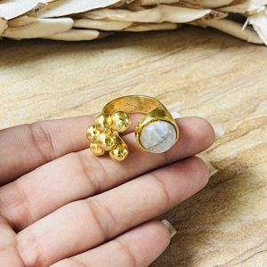 Bagues en pierre de lune au design unique, bague bohème en laiton pour femmes, plaqué or 18 carats, grappes de bulles, design ethnique pour la vente en gros/OEM/ODM - Product Image 3