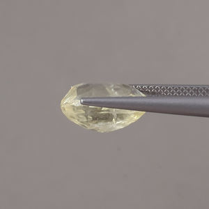 พลอยแซฟไฟร์สีเหลืองทรงรีขนาด 12x9 มม. น้ำหนัก 6.72 กะรัต ได้รับการรับรองจาก IGI แท้ 100% ผ่านการเคลือบแว็กซ์/น้ำมัน  สามารถเปลี่ยนสีได้ - Product Image 2
