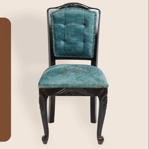 Muebles de comedor inspirados en el estilo Luis XVI con base de madera maciza y silla con respaldo cuadrado tapizado en terciopelo azul a precio de fábrica - Product Image 1