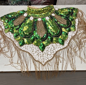 Cape de burlesque élégante avec des fils de perles, des paillettes, en polyester, pour adultes, capes de festival, se ferme au cou, vêtements festifs magnifiques, droite - Product Image 3