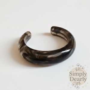 Bracelets Joncs Ronds en Résine Simply Dearly, Bijoux Fantaisie Multicolores Faits Main, Accessoires Tendance - Product Image 4