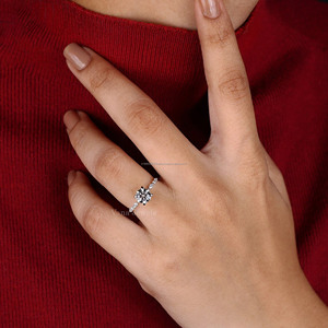 แหวนทองคำสีขาวทึบ14K คลาสสิกพร้อมเม็ดกลมตัดแล็ปการปลูกเพชรสี่ง่ามการตั้งค่าการหมั้นหรือของขวัญแต่งงานสำหรับเธอ - Product Image 4