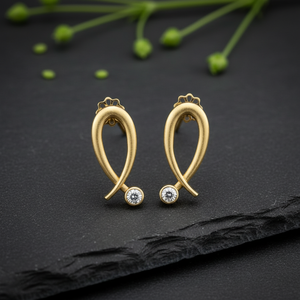 Pendientes de Oro 14k con Diamantes de Laboratorio VVS1, Diseño Minimalista Personalizado con Lazo, Fabricante de Joyería B2B, Venta al por Mayor, Par de Pendientes Infinity Drops - Product Image 4