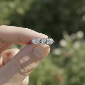 Bague à trois pierres en moissanite taille poire et taille baguette pour femme, en argent 925 original, bijoux de mariée modernes et raffinés, cadeau pour partenaires - Product Image 5