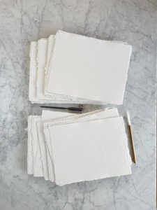 Feuilles de papier en coton faites à la main avec bords festonnés, plantables, sans acide pour une conservation durable, formats A4 et A5, vente en gros - Product Image 1