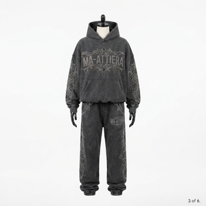 Conjunto de Sudadera con Capucha y Pantalones Jogger para Mujer, Personalizado, con Lavado Ácido, Gris Oscuro, con Pedrería, de Algodón y Felpa, Estilo Urbano, Venta al Por Mayor OEM - Product Image 4