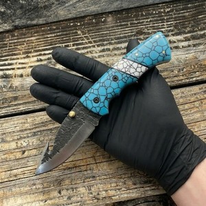 Cuchillo de Caza Plegable de Acero Hecho a Mano con Hoja de Gancho para Deshuesar, Mango de Resina Turquesa y Funda de Cuero - Product Image 2