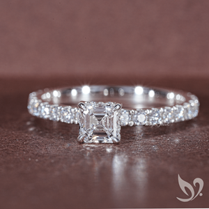 Anillo con Diamante Cultivado en Laboratorio de Corte Asscher de 0.50ct con Certificación IGI |   Anillo de Oro Sólido de 10K con Halo Oculto - Product Image 1