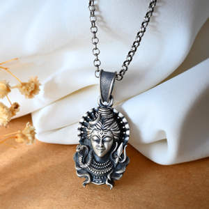 Colgante y Amuleto Unisex de Plata 925 Meera Jaipur con Diseño de Rostro Elegante para Estilo y Espiritualidad - Product Image 4