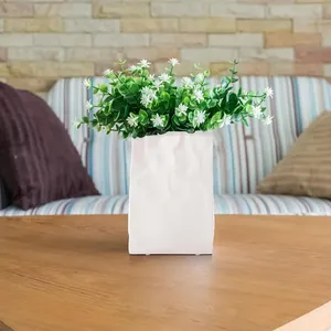 Jarrón de Cerámica Blanco Minimalista con Diseño de Textura Arrugada para Arreglos Florales de Mesa - Product Image 3