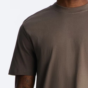Camiseta de Cuello Redondo Premium para Hombre, Color Taupe, con Logotipo Minimalista, Estilo Casual Urbano, Tacto Suave, Manga Corta, Prenda Esencial para el Día a Día, Precio Económico - Product Image 3