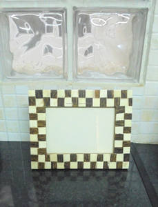 Fabricante y Exportador de Marcos de Fotos Decorativos para el Hogar con Incrustaciones de Hueso y Resina Ósea Hechos a Mano - Product Image 2