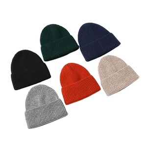 หมวกบีนนี่ไหมพรมอะคริลิกคุณภาพสูงสำหรับฤดูหนาว แบบเรียบ สีพื้น พิมพ์ลายได้ สั่งทำโลโก้ได้ เหมาะสำหรับการเดินทาง - Product Image 1
