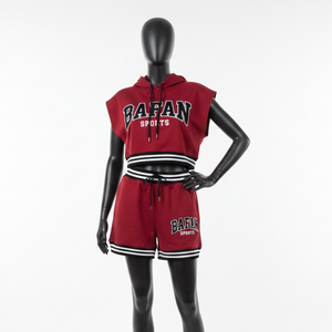 ชุดเซ็ตเสื้อครอปแขนกุดและกางเกงขาสั้นผ้าฝ้ายแท้ 100% สำหรับผู้หญิง ผ้าฝ้ายผสมโพลีเอสเตอร์เนื้อฟลีซพรีเมียม สีแดง แต่งแถบสีตัดกัน พร้อมสกรีนโลโก้ตามสั่ง - Product Image 4