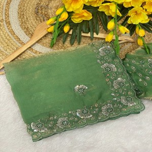 Sari VASTRA COTTAGE de Seda Satinada Premium con Elegantes Cuentas y Trabajo Cutdana, Diseño Estilo Bollywood, Colección para Fiestas - Product Image 1