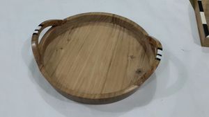 Plateau de service rond en bois massif, fait main, design minimaliste, avec poignées, finition artisanale - Product Image 1