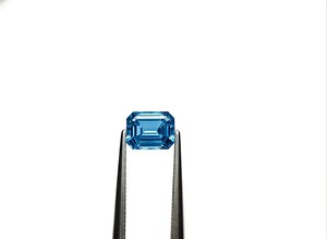 Diamant de laboratoire en gros 1 carat émeraude bleu fantaisie VVS1 certifié IGI CVD 3EX coupe excellente pour les grossistes et importateurs de diamants - Product Image 5