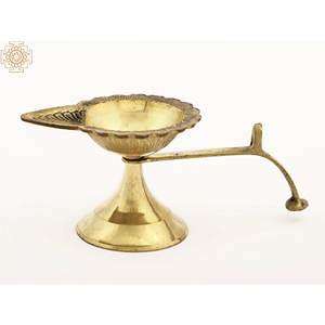 ทำด้วยมือ6 "Aarti Diya ทองเหลืองพร้อมที่จับเสื้อผ้ามุสลิมแบบดั้งเดิมและอุปกรณ์เสริมผลิตในอินเดีย - Product Image 1